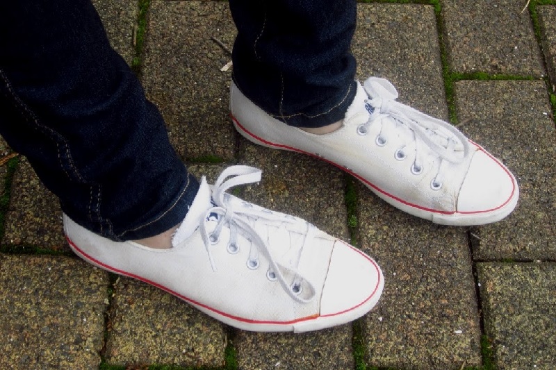 Come pulire le Converse: tela, bianche, nere, camoscio e pelle